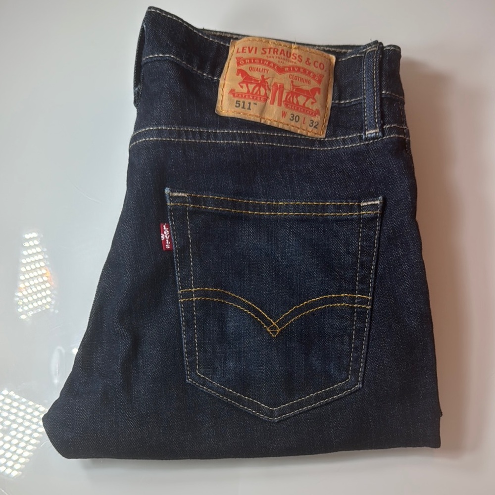Levi's 511 cropped dark blue jeans- size 30